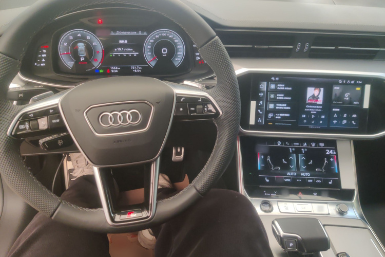 奥迪A7 2024款 45 TFSI 臻选型中控内饰7002