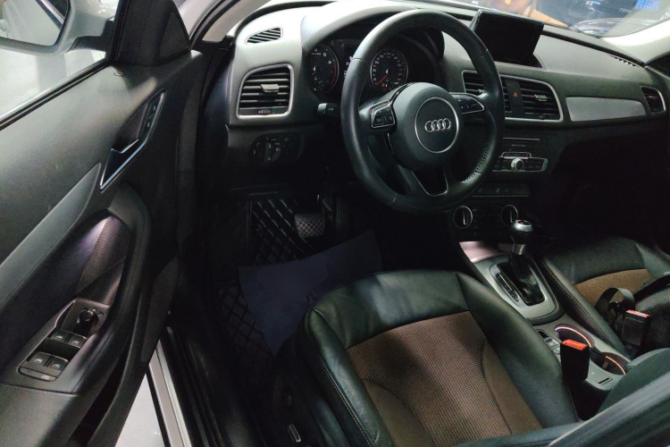 奥迪Q3 2017款 35 TFSI 时尚型中控内饰7003