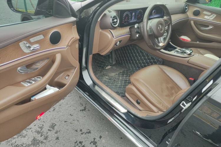 奔驰E级 2018款 改款 E 300 L 豪华型中控内饰20