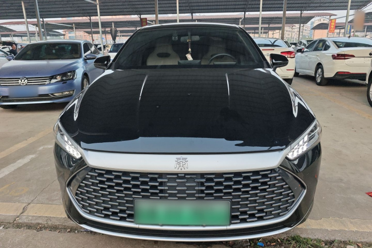 比亚迪 秦PLUS 2024款 荣耀版 DM-i 55KM领先型车身外观2