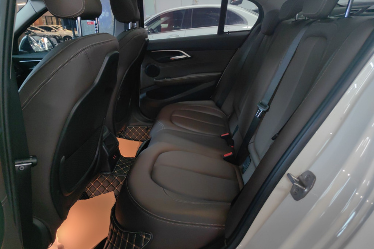宝马1系 2020款 120i M运动套装中控内饰7004