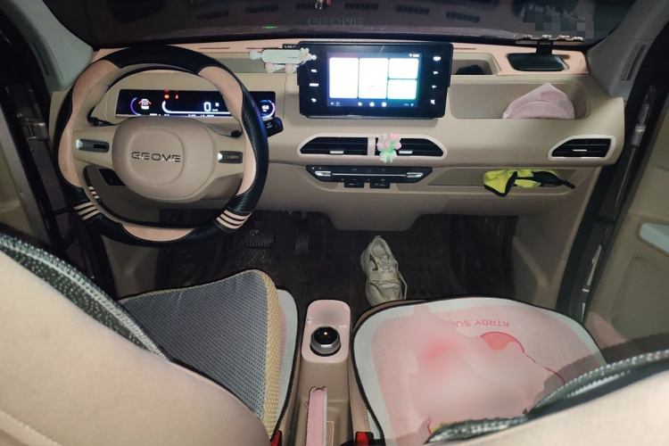 吉利银河 2024款 熊猫mini 200km 耐力熊中控内饰7002