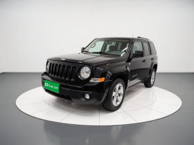 Jeep 自由客 2015款 2.4L 运动版