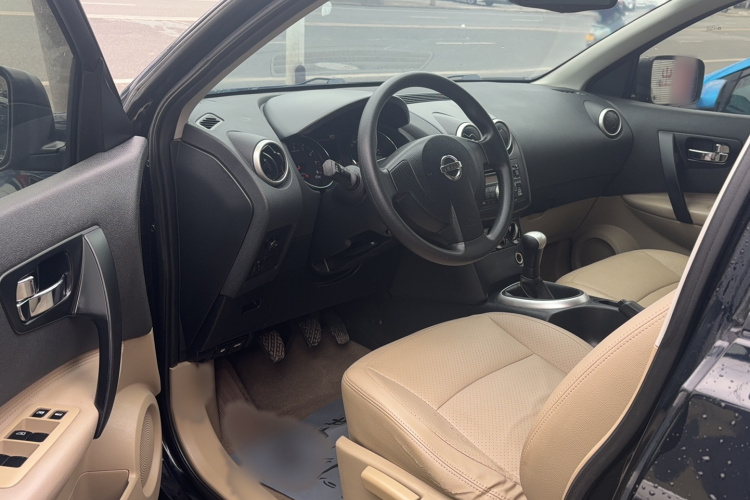 日产 逍客 2012款 1.6XE 风 5MT 2WD中控内饰7005