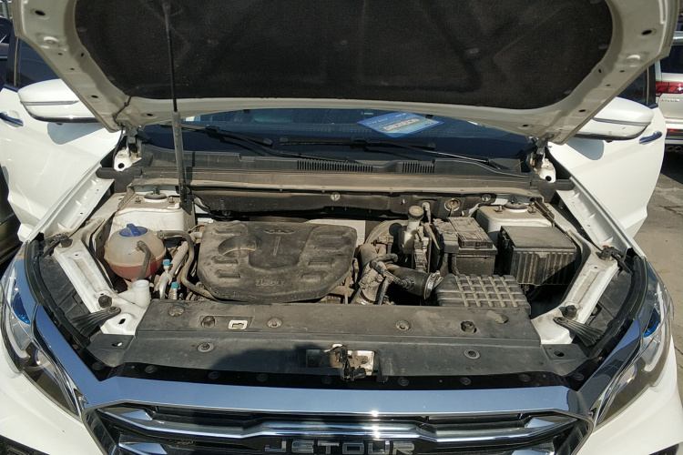 捷途X70 2020款 1.5T DCT智行版 5座机舱底盘24