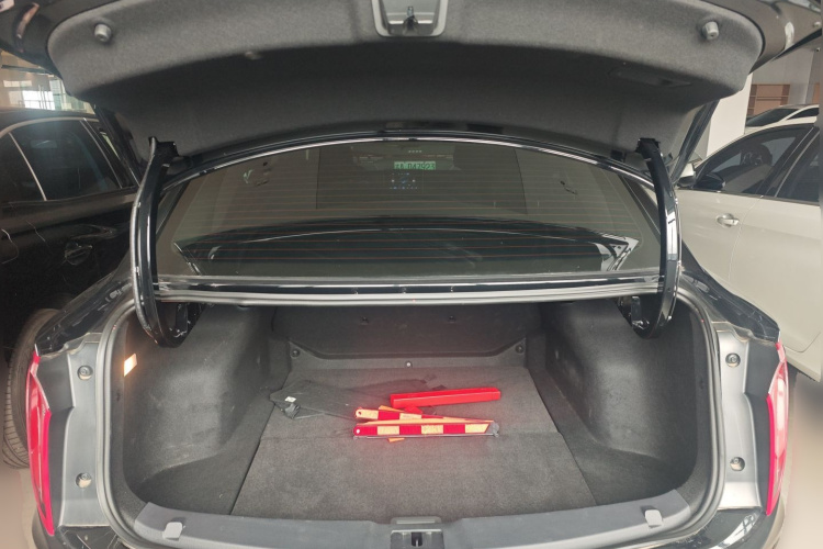 红旗E-QM5 2023款 基础出行版中控内饰23