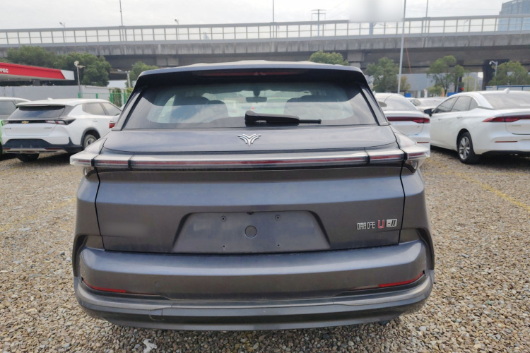 哪吒汽车 2023款 哪吒U-Ⅱ 400 U秀版 磷酸铁锂车身外观6