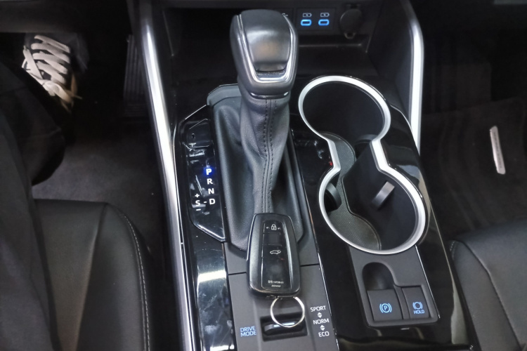 丰田 汉兰达 2022款 双擎 2.5L 四驱尊贵版 7座局部细节18