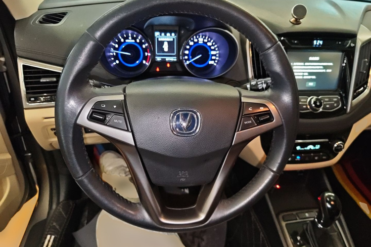 长安 逸动 2016款 1.6L 自动风尚型中控内饰13