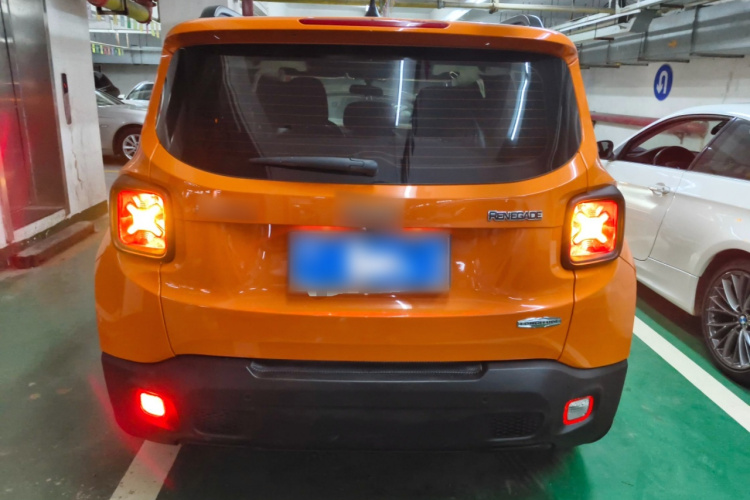 Jeep 自由侠 2018款 互联大屏版 180T 自动高能版车身外观6