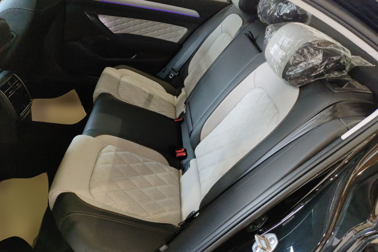 大众 迈腾 2025款 改款二 众享款 330TSI DSG豪华型中控内饰21