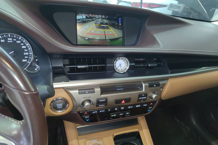 雷克萨斯ES 2015款 200 精英版局部细节16