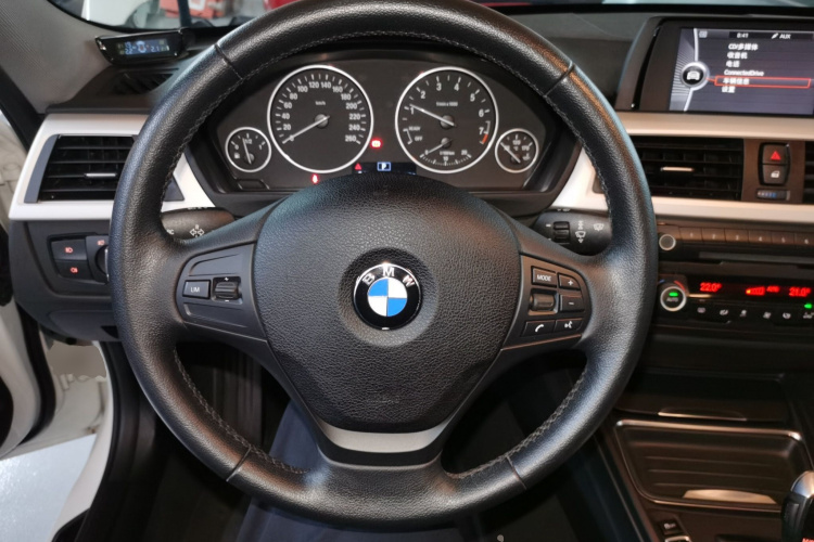 宝马3系 2014款 320i 时尚型局部细节13