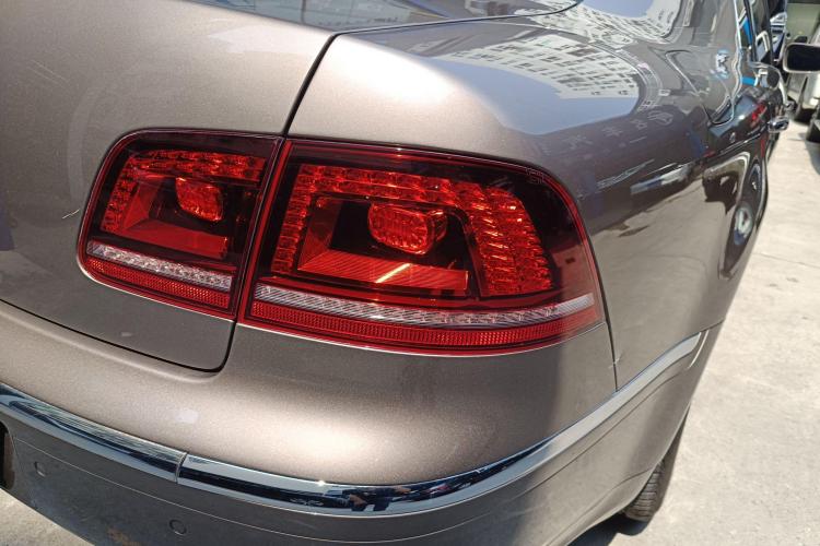 大众 辉腾 2011款 3.6L V6 4座加长Individual版车身外观9