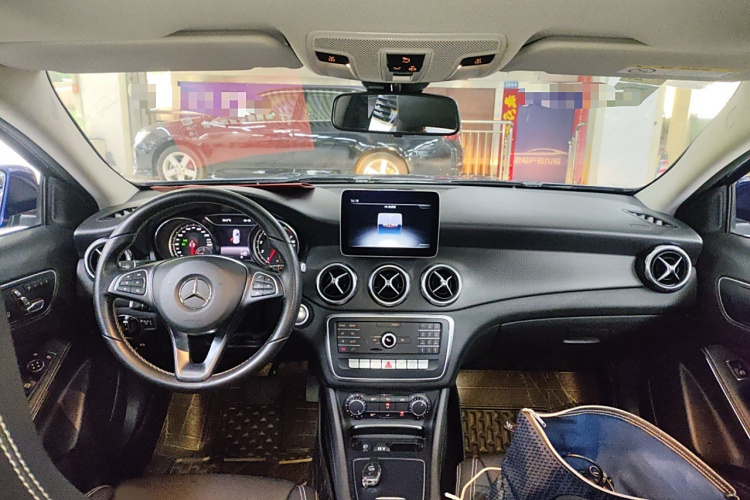 奔驰GLA 2018款 GLA 200 动感型中控内饰7002