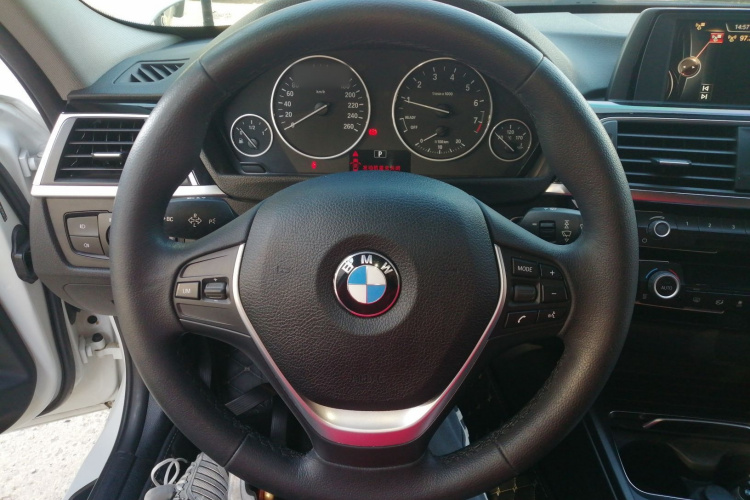 宝马3系 2017款 318Li 时尚型中控内饰13