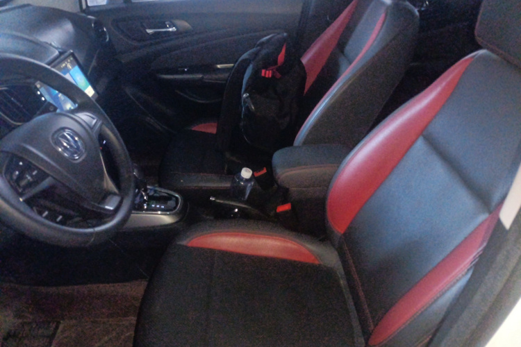 长安CS15 2016款 1.5L 自动时尚版局部细节19