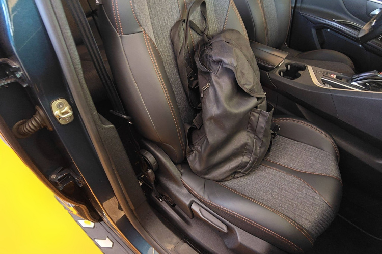 标致5008 2017款 380THP 7座精英版局部细节41