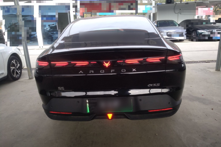 ARCFOX极狐 极狐 阿尔法S5 2024款 560MAX 185kW车身外观6