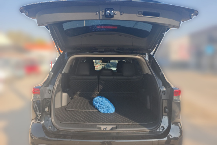 丰田 汉兰达 2024款 2.5L智能电混双擎两驱精英版 5座中控内饰23