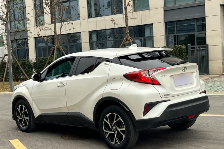 丰田C-HR 2018款 2.0L 领先天窗版 国V车身外观6005