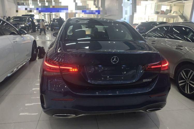 奔驰A级 2019款 A 180 L 运动轿车车身外观6004