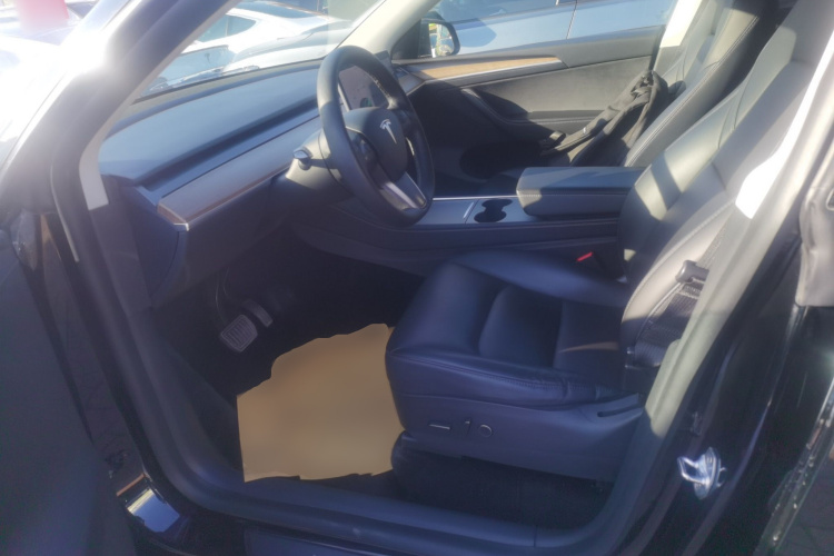 特斯拉 Model Y 2021款 标准续航后驱版中控内饰19