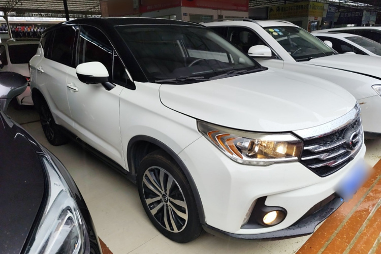 广汽传祺 传祺GS4 2017款 235T 自动两驱豪华智联版车身外观3