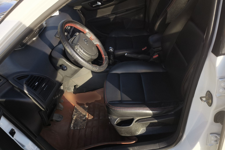 雪铁龙 世嘉 2016款 经典 三厢 1.6L 手动品尚型中控内饰19