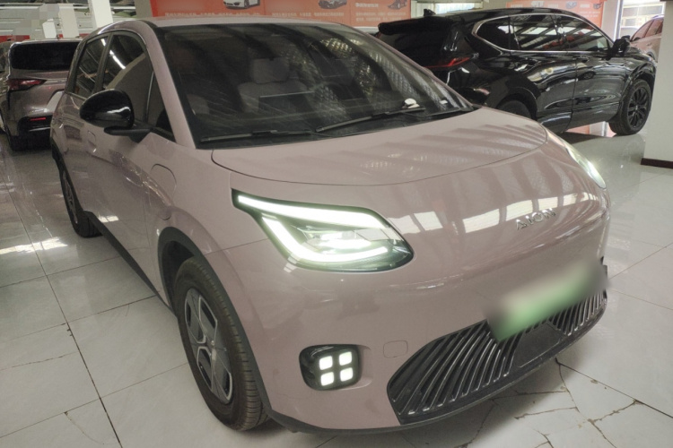 埃安 AION UT 2025款 330星辉版车身外观3