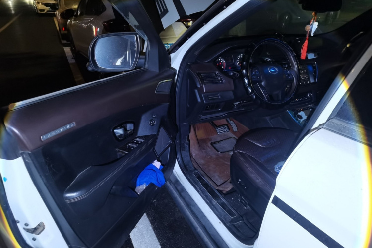 陆风X7 2015款 2.0T 全景尊贵版中控内饰7003