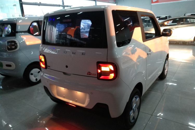 吉利银河 2023款 熊猫mini 200km 耐力熊车身外观7