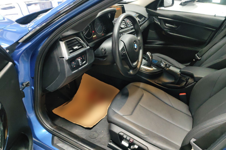 宝马3系 2017款 320Li M运动型中控内饰7003