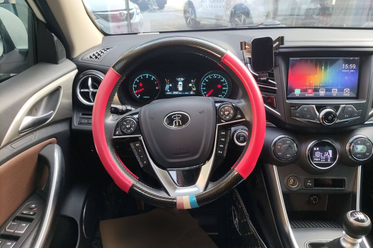 比亚迪 宋 2016款 盖世版 1.5TI 手动豪雅型局部细节13