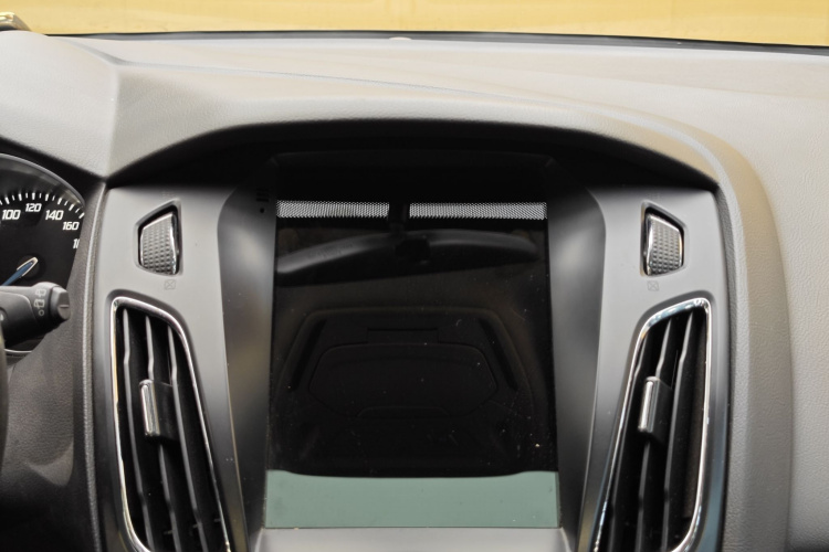 福特 福克斯 2015款 两厢 1.6L 自动风尚型中控内饰7012