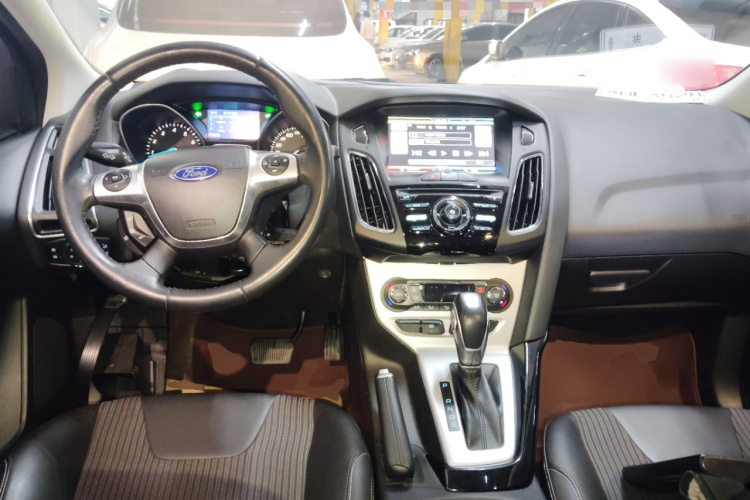 福特 福克斯 2012款 两厢 2.0L 自动豪华运动型中控内饰7002