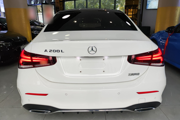 奔驰A级 2022款 改款三 A 200 L 运动轿车时尚型车身外观6004