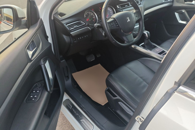 标致408 2016款 1.6T 自动豪华版中控内饰20