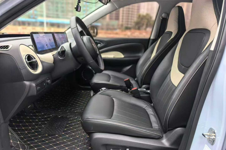 五菱汽车 五菱缤果 2023款 333km 灵犀互联+款中控内饰7003