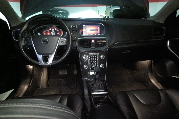 沃尔沃V40 2017款 T3 智逸版中控内饰12