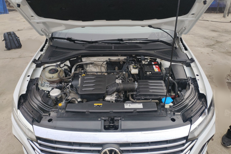 大众 朗逸 2023款 1.5L 自动得逸版机舱底盘24