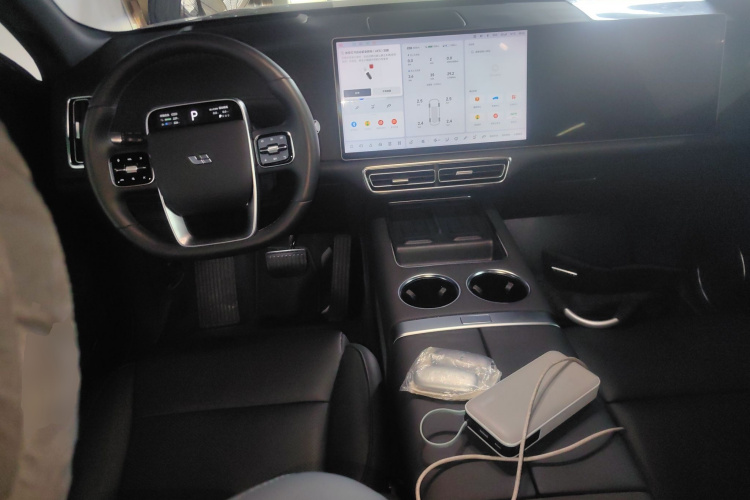 理想汽车 理想L8 2024款 Ultra中控内饰12