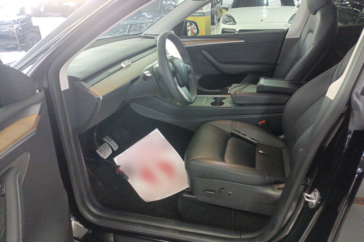 特斯拉 Model Y 2021款 长续航全轮驱动版中控内饰19