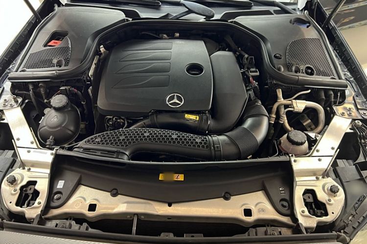 奔驰E级 2019款 E 350 L 4MATIC中控内饰7010