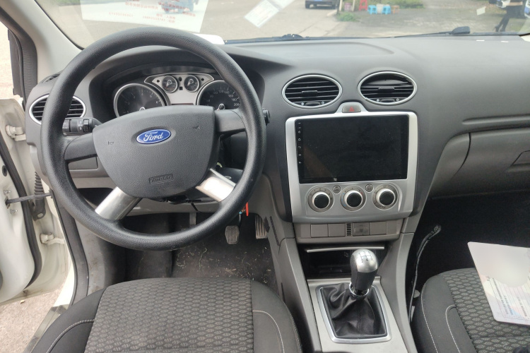 福特 福克斯 2013款 两厢经典 1.8L 手动百万纪念版中控内饰12