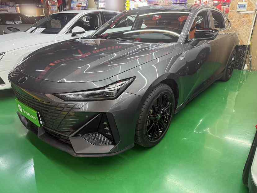 长安UNI-V 智电iDD 2023款  智电iDD 1.5T 113km智趣型(2)