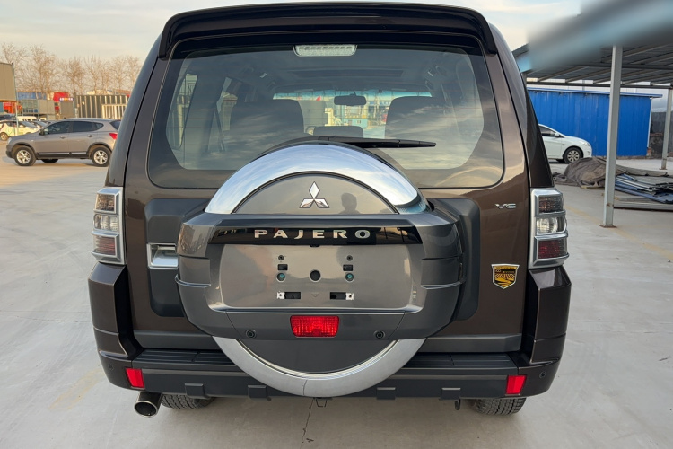 三菱 帕杰罗(进口) 2018款 3.0L 自动舒适版车身外观6004