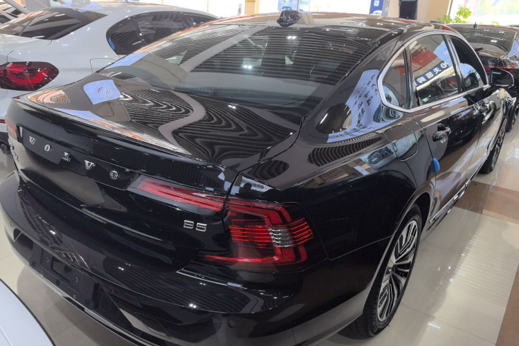 沃尔沃S90 2025款 B5 智逸豪华版车身外观7