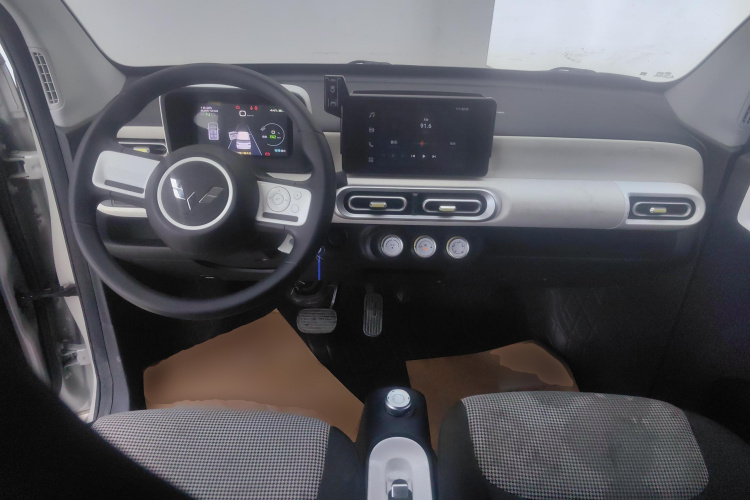 五菱汽车 宏光MINIEV 2024款 第三代 215km 进阶版中控内饰12