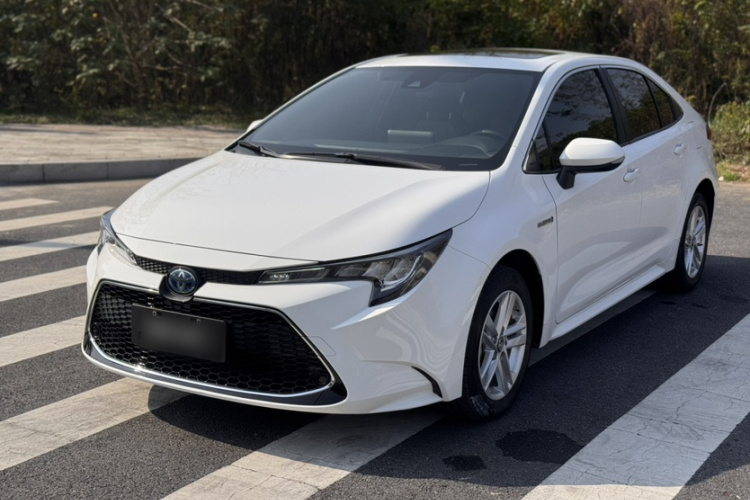 丰田 雷凌 2022款 双擎 1.8H E-CVT豪华版车身外观1